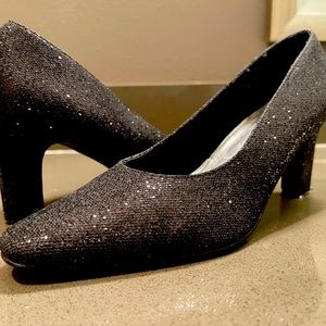 Black and sparkly pumps 6.5 B/Med width